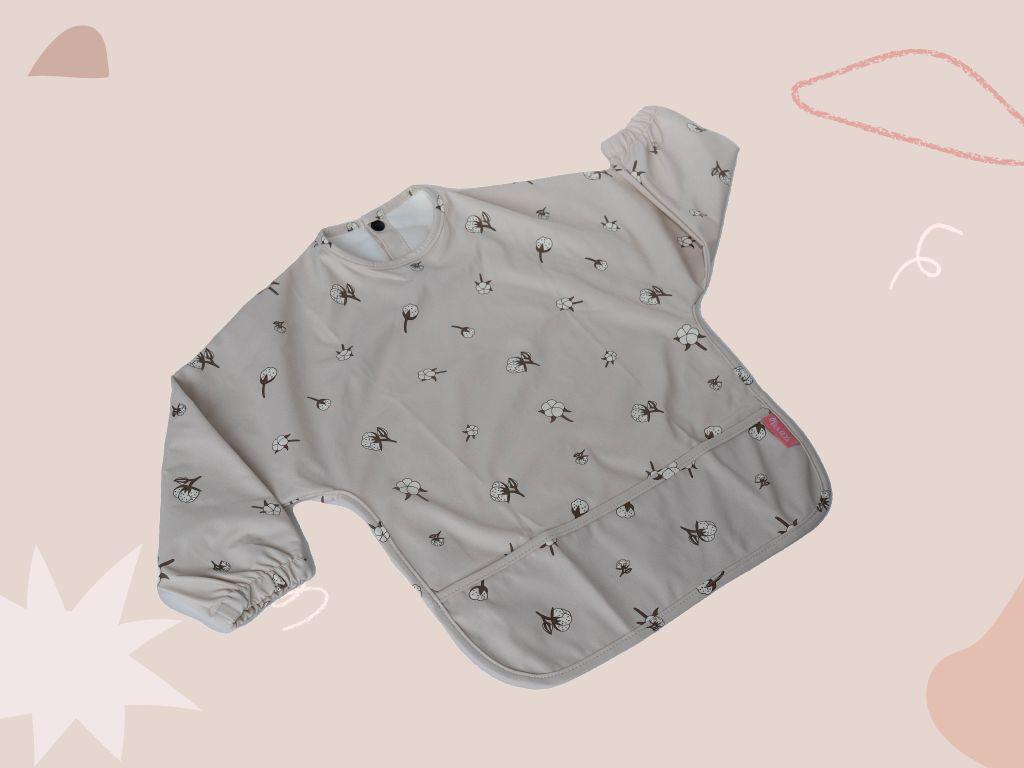 Babero Beige Flor blanca