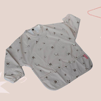 Babero Beige Flor blanca