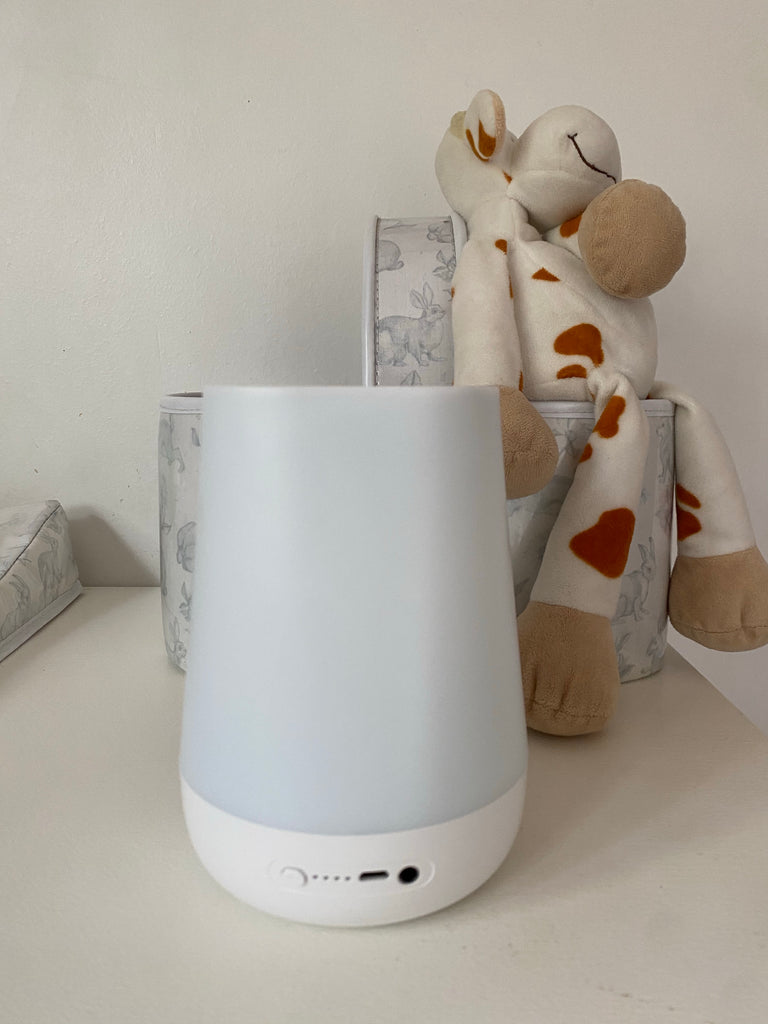 Máquina de Ruido blanco y Lámpara de noche manejable por wifi.
