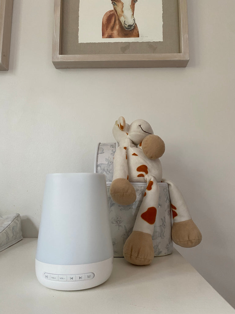 Máquina de Ruido blanco y Lámpara de noche manejable por wifi.