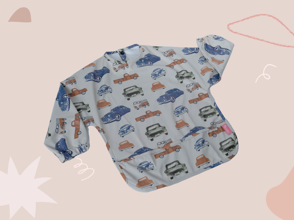 Babero con mangas Autos